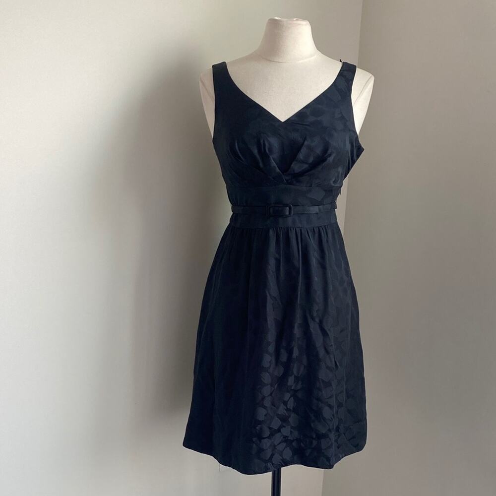 WHITE HOUSE BLACK MARKET Dress Womens Sz 4 Black Silk Sleeveless Fit & Flare